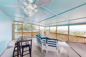 TV, offices - Two-story beach home near the ocean with free WiFi & a porch (Edisto Beach)