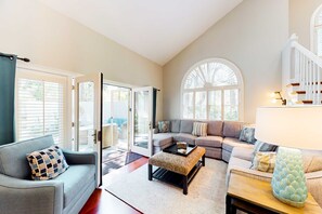 TV, offices - Beautiful 4BR Spacious Townhome! Close to Beach ---Private Patio w/ Firepit (Hilton Head)
