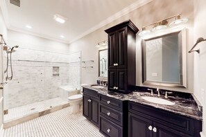 Shower, towels - Beautiful 4BR Spacious Townhome! Close to Beach ---Private Patio w/ Firepit (Hilton Head)