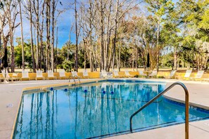 Pool - Beautiful 4BR Spacious Townhome! Close to Beach ---Private Patio w/ Firepit (Hilton Head)