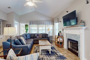 TV, fireplace, offices - Bright and cozy condo near the beach with a pool, AC, & a private washer/dryer (Hilton Head)