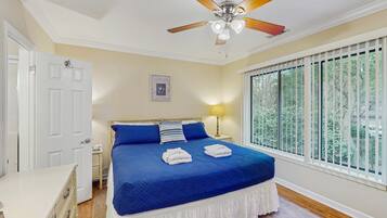 3 bedrooms, iron/ironing board, WiFi, bed sheets