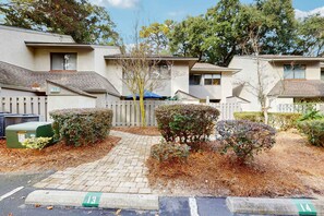 Property grounds - Dog-Friendly Condo w/ Fast WiFi, a Patio, & Shared Pool - Walk to the Beach (Hilton Head)