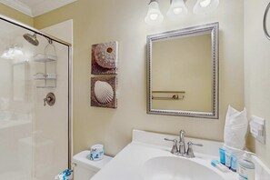 Shower, hair dryer, towels - Dog-Friendly Condo w/ Fast WiFi, a Patio, & Shared Pool - Walk to the Beach (Hilton Head)