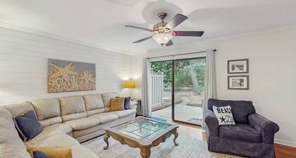Dog Friendly Condo with Fast WiFi, a Patio, & Shared Pool Walk to the Beach
