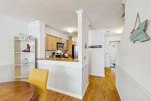 Dining - Serene, updated villa with WiFi, washer/dryer, central AC & pool (Hilton Head)