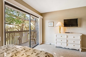 Desk, iron/ironing board, WiFi, bed sheets - Family-friendly villa w/ golf course view and seasonally-heated complex pool (Hilton Head)