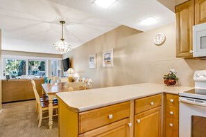Fridge, microwave, oven, stovetop - Family-friendly villa w/ golf course view and seasonally-heated complex pool (Hilton Head)