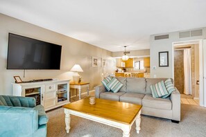 TV, DVD player, offices - Family-friendly villa w/ golf course view and seasonally-heated complex pool (Hilton Head)