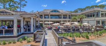 Spacious Home - four rows from the ocean with private deck