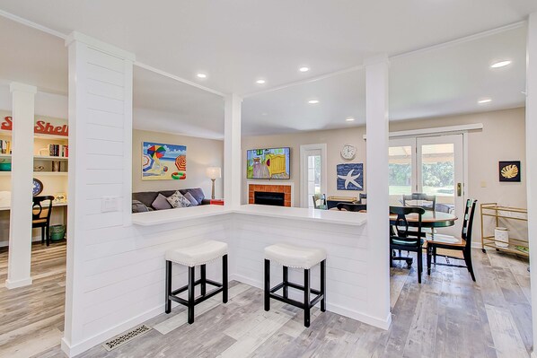 Interior - Newly-renovated condo w/ lagoon views, shared pool, & tennis courts (Hilton Head)
