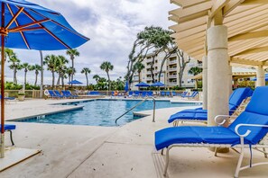Pool - Corner-condo w/ panoramic view & wraparound deck - steps from the water (Hilton Head)