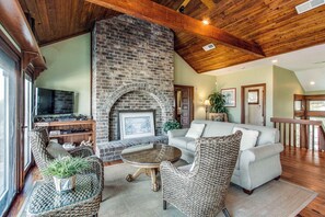 TV, DVD player, offices - Beachfront home with private pool, expansive deck & breathtaking views (Hilton Head)