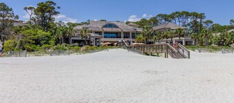 Bright & inviting condo near the beach w/ a private balcony - family friendly