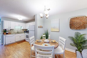 Dining - Ocean‑View Condo at The Spa on Port Royal Sound (Hilton Head)
