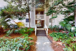 Exterior detail - Gated Getaway w/ 2 Pools, Hot Tub & 10 Clay Tennis Courts, 350 Yards to Beach (Hilton Head)