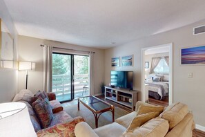 TV, DVD player, offices - Gated Getaway w/ 2 Pools, Hot Tub & 10 Clay Tennis Courts, 350 Yards to Beach (Hilton Head)