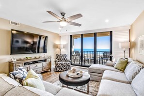 TV, DVD player - Cozy oceanfront villa, tennis courts, hot tub, shared pool and ocean view (Hilton Head)