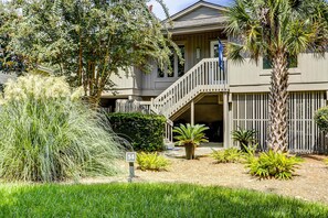 Exterior - Secluded getaway: private hot tub & deck - less than a mile to Shipyard Beach (Hilton Head)
