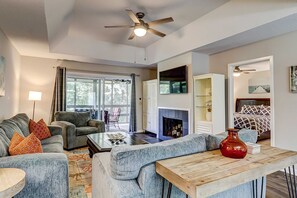 TV, offices - Secluded getaway: private hot tub & deck - less than a mile to Shipyard Beach (Hilton Head)