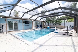 Pool - 3BR Pool House Sleeps 8 (Hollywood)