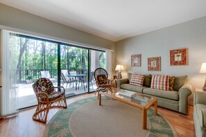 TV - Family-friendly condo with washer/dryer, central AC, & outdoor pool (Hilton Head)