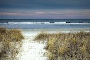 Beach nearby - Hilton Head Cabanas condo with patio & on-site pool - walk to beach & Coligny (Hilton Head)