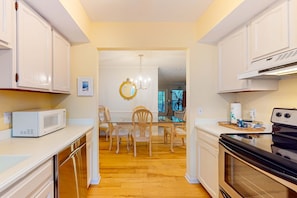 Fridge, microwave, oven, stovetop - Updated Island Escape w/ Dual Suites - Golf, Tennis, Beach Club, Near Dining (Hilton Head)