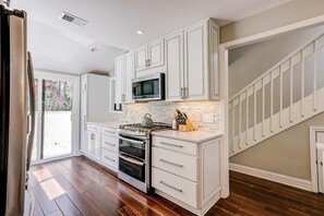 Fridge, microwave, oven, stovetop - Golf course-front townhome near beach with two patios, balcony, & pool access (Hilton Head)