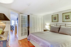 Iron/ironing board, WiFi, bed sheets - Penthouse living at Shelter Cove Marina with balcony, harbor view, pool & tennis (Hilton Head)