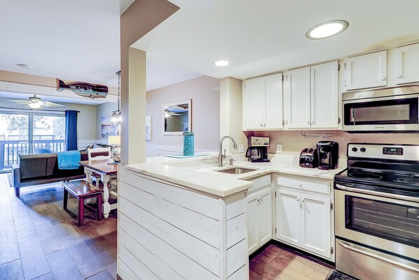 Fridge, microwave, oven, stovetop - Chic beach condo with direct beach access, on-site pool, & private balcony (Hilton Head)