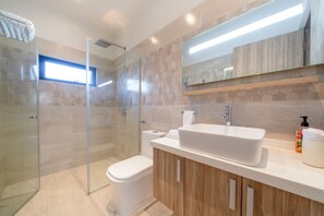 Comfort Condo, Balcony | Bathroom - 2 Bedroom Condo - Rooftop Pool Opal 405 (Playa del Carmen)
