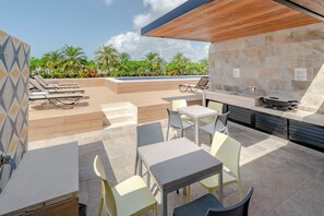 Outdoor dining - 2 Bedroom Condo - Rooftop Pool Opal 405 (Playa del Carmen)