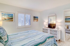 Desk, iron/ironing board, WiFi, bed sheets - Coastal Condo with Pool, Hot Tub, Tennis, Fast WiFi, AC, & W/D - Near the Beach (Hilton Head)