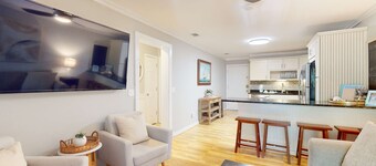 Charming third-floor condo- private balcony, shared pool, and steps to Coligny Plaza and the beach