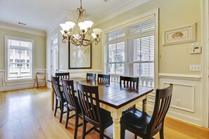 Dining - Dog-friendly home with private pool, WiFi, W/D & central AC - snowbird-friendly (Hilton Head)