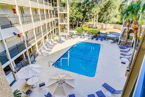 Pool - Condo Steps from Ocean with WiFi, Partial Beach Views, Heated Pool/Grills (Hilton Head)