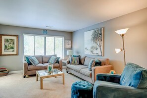 TV, offices - Two-story condo with pool - walk to Coligny Beach (Hilton Head)