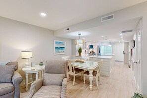 TV, offices - Shipyard Plantation Villa at The Greens - Tennis, Golf, Pools & Beach Access (Hilton Head)