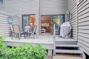 Outdoor dining - Shipyard Plantation Villa at The Greens - Tennis, Golf, Pools & Beach Access (Hilton Head)