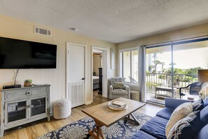 TV - Pristine Beach Condo w/ Shared Pools, Free WiFi, and Central AC (Hilton Head)