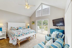 5 bedrooms, iron/ironing board, WiFi - Waterfront dream home with pool, lagoon views & screened porch (Hilton Head)