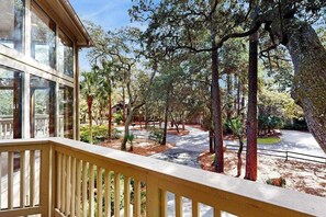 Property grounds - Spacious Home with Gourmet Kitchen, Private Pool, & WiFi - Steps from the Beach (Hilton Head)