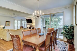 Dining - Sunny & bright home near the beach w/ private pool & furnished deck (Hilton Head)