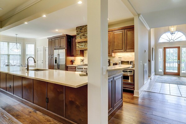 Fridge, microwave, oven, stovetop - Sunny & bright home near the beach w/ private pool & furnished deck (Hilton Head)