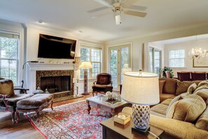 TV, DVD player, offices - Sunny & bright home near the beach w/ private pool & furnished deck (Hilton Head)