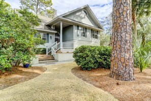 Exterior - Sunny & bright home near the beach w/ private pool & furnished deck (Hilton Head)