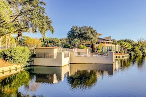 Exterior - 3rd-floor condo with balcony, lagoon views, pools, tennis courts, & beach access (Hilton Head)