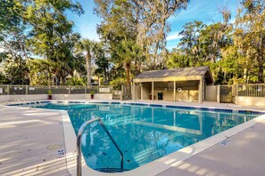 Pool - Villa overlooking the lagoon with grill, pool & tennis - walk to the beach (Hilton Head)