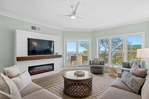TV, DVD player, offices - Coastal condo on the beach w/ panoramic views, beach access & a shared pool (Hilton Head)